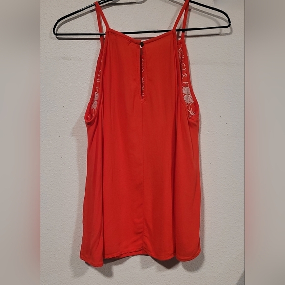 Love On A Hanger Women's Red Floral Embroidered Top Sz Large - Picture 2 of 12